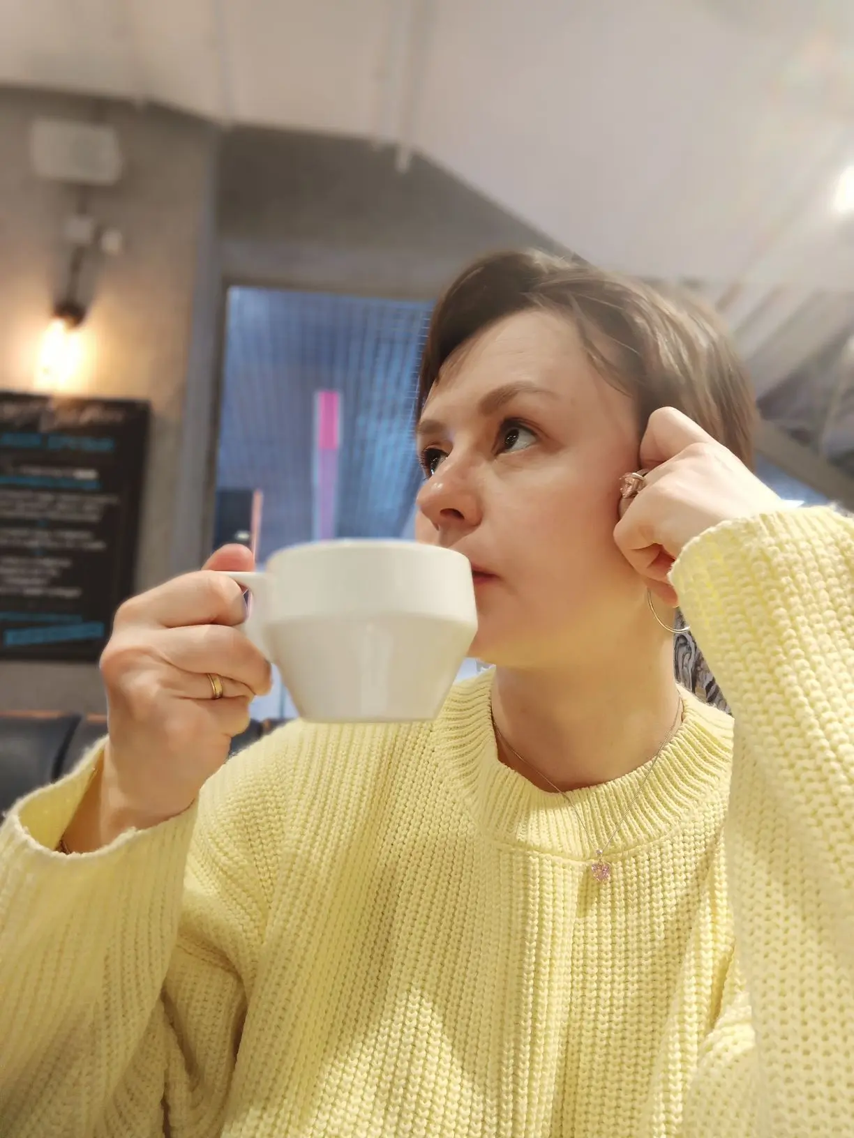 Мама Аня на даче и дома