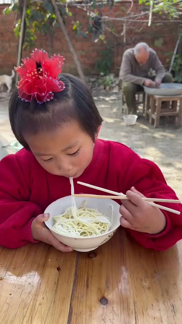А кому мукбанги? Childhood canteen