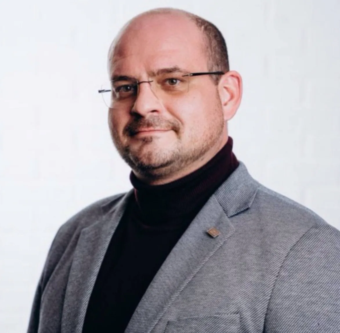 Виктор Коломиец — канал в мессенджере MAX