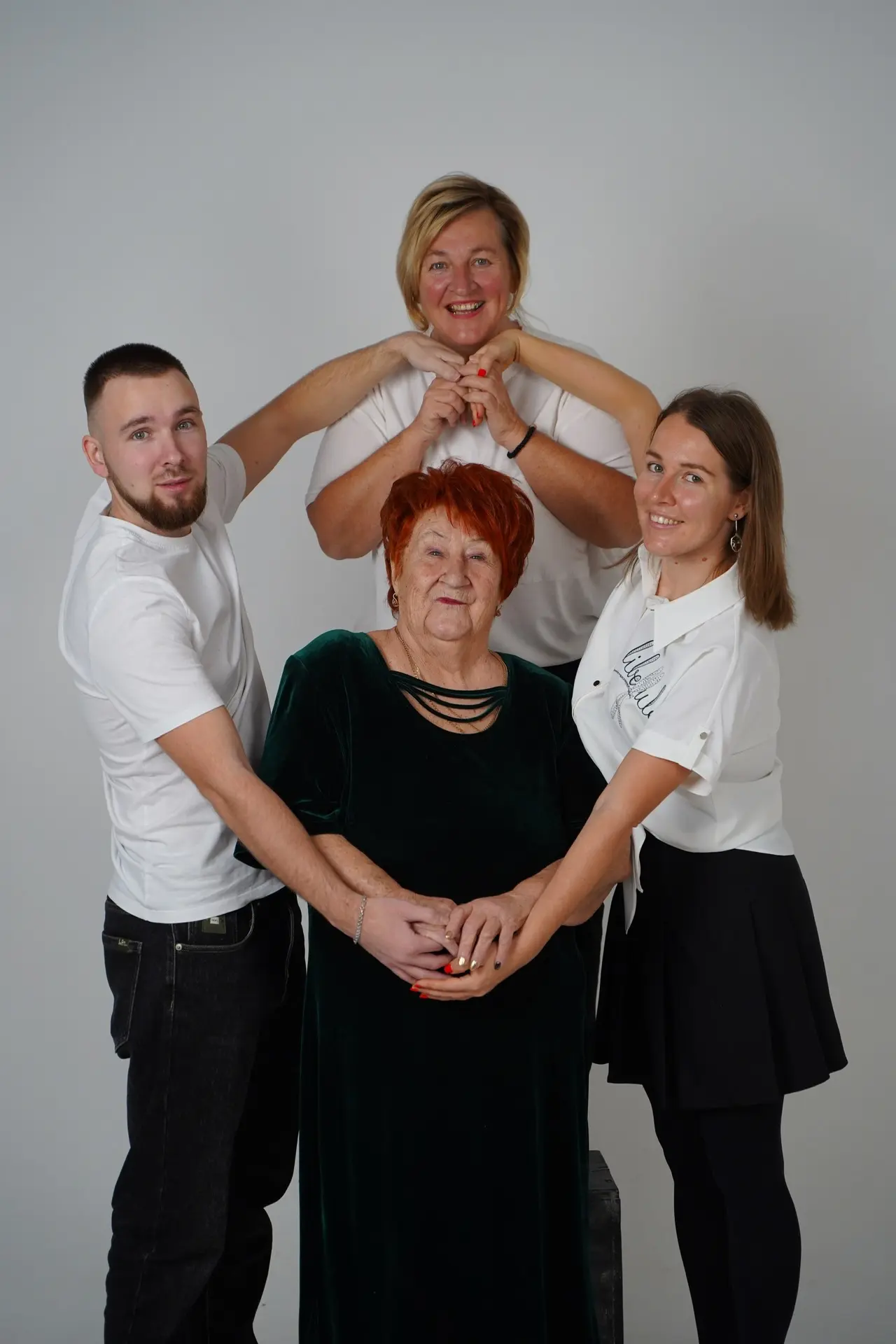 Супербуся, Супердоня и все-все-все