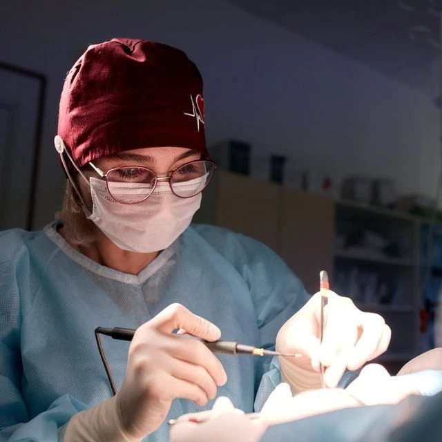 Амина Кибишева | Пластический хирург и челюстно-лицевой