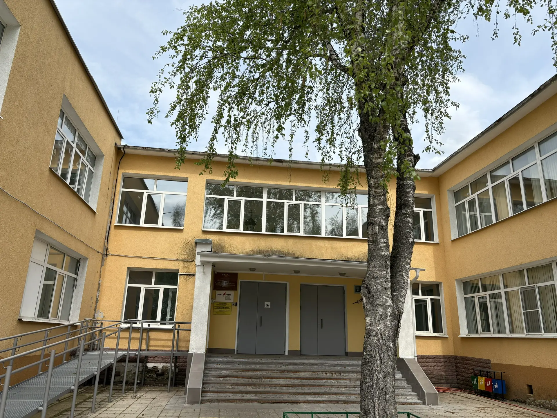 Октябрьская школа, Истра