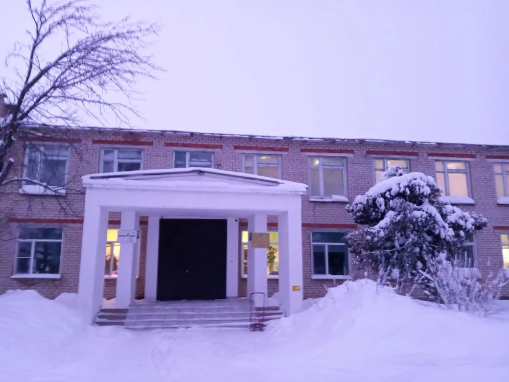 МОУ "СОШ с. Большая Ивановка имени Героя Советского Союза В.Д. Коннова"