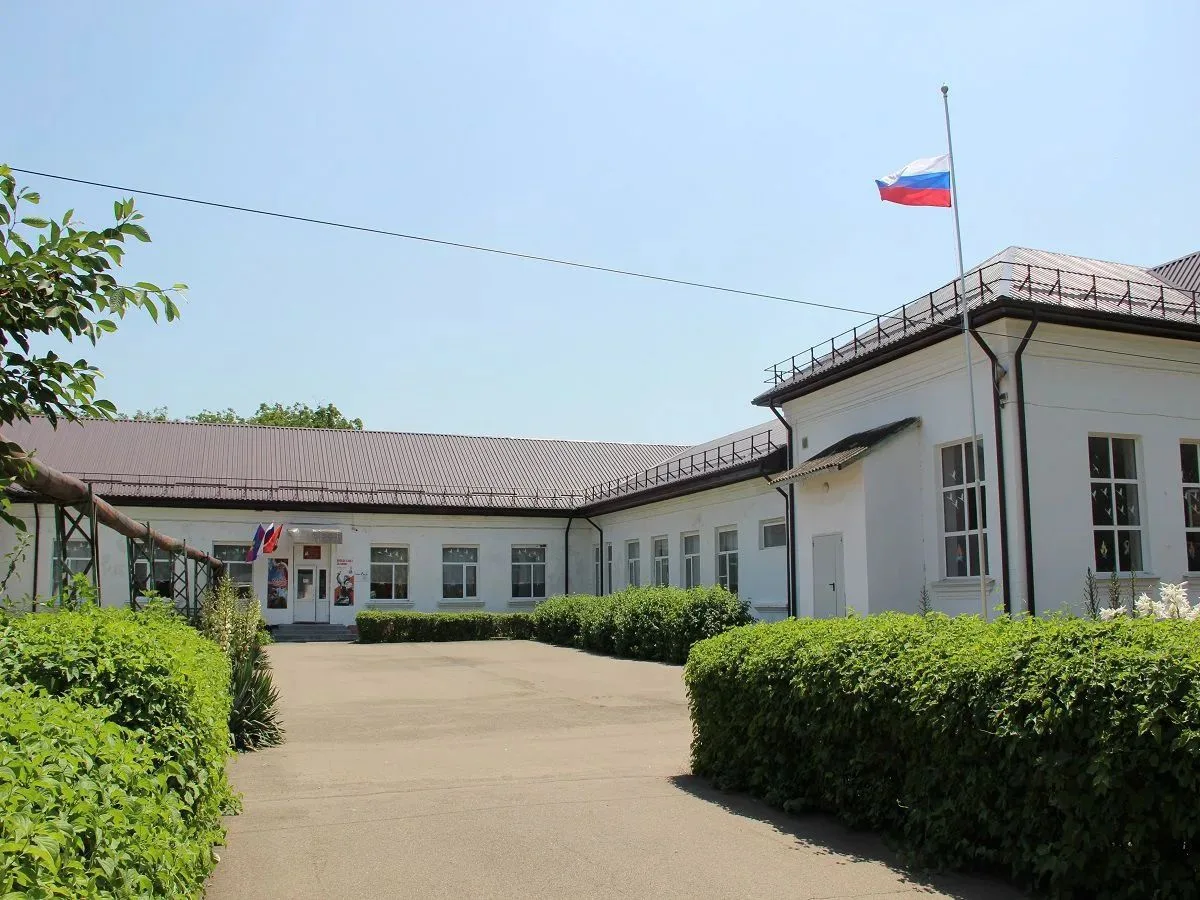 МБОУ СОШ № 8 имени М.А.Саксеева пос.Двубратский