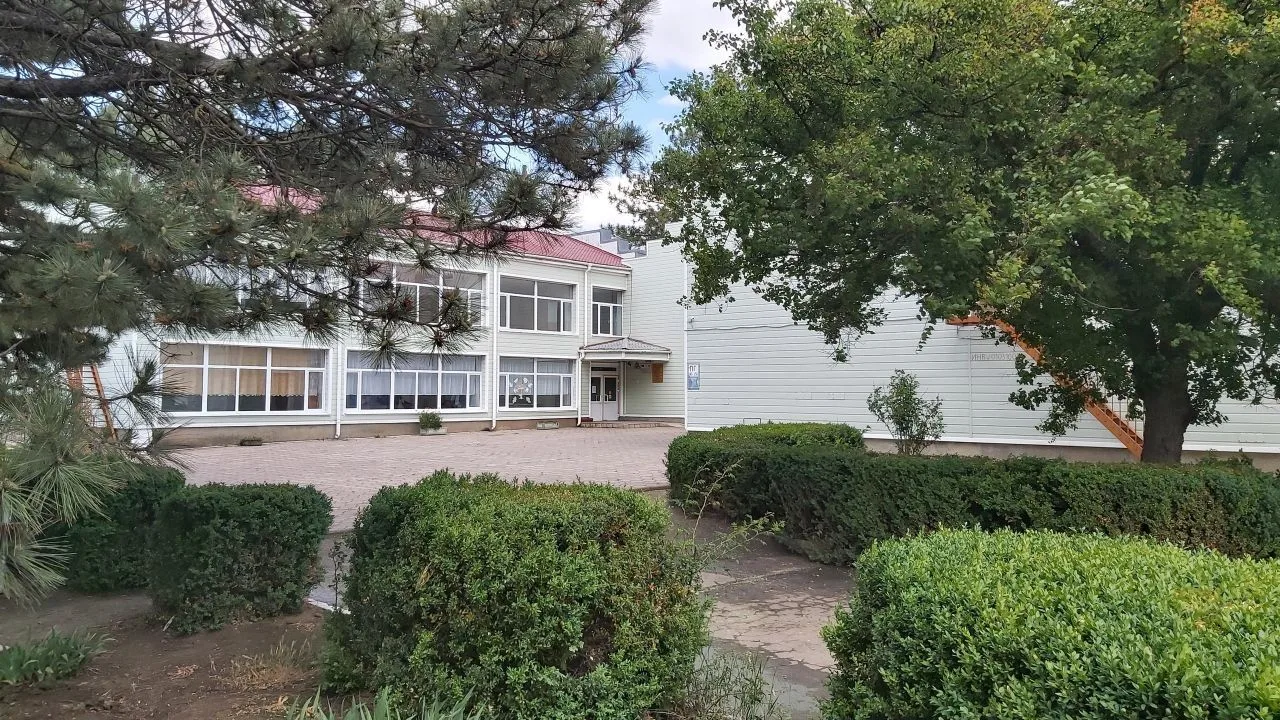 МОУ "Майская школа с крымскотатарским языком обучения имени Номана Челебиджихана"