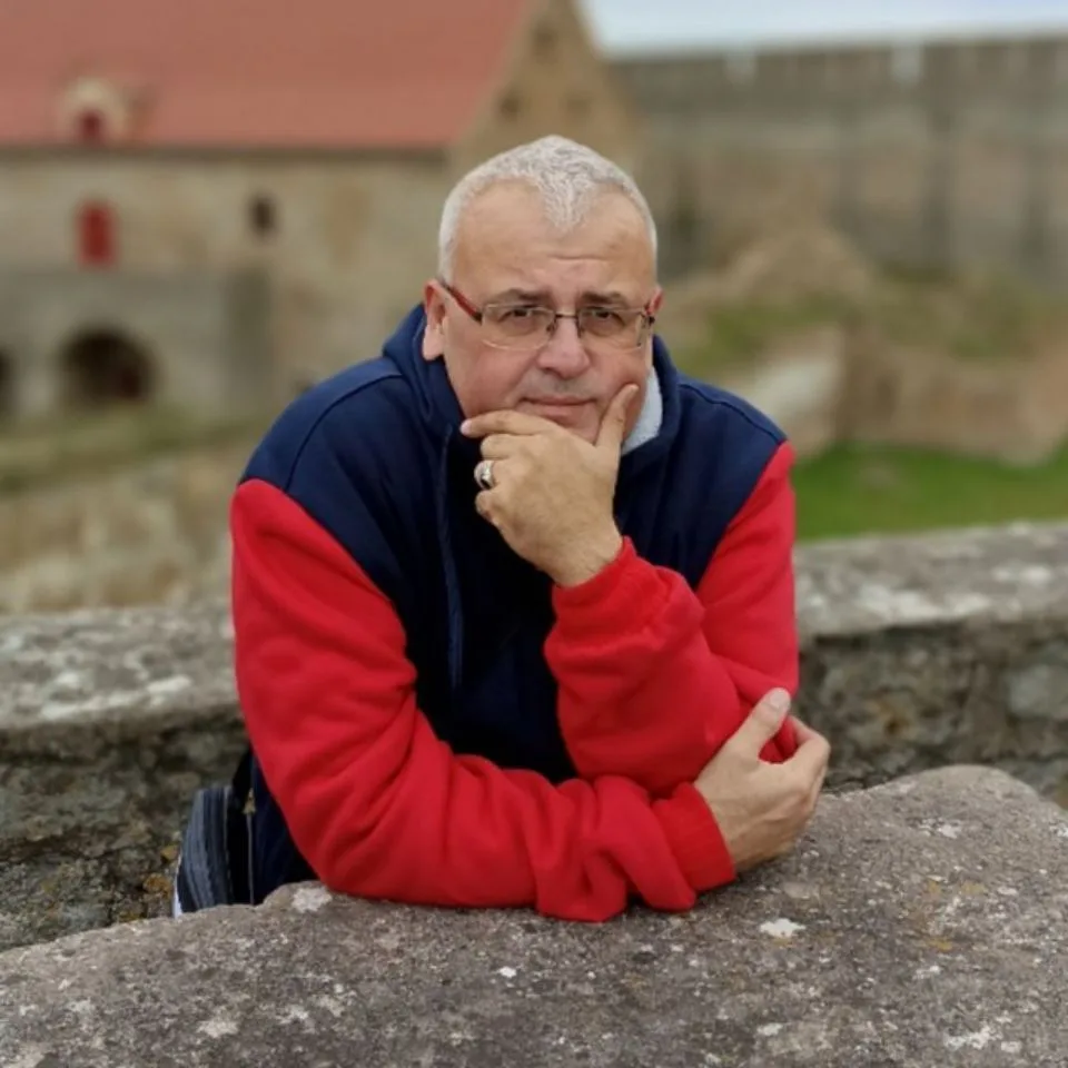 Рассказывает и показывает, иногда указывает — Евгений Олищеня. — канал в мессенджере MAX