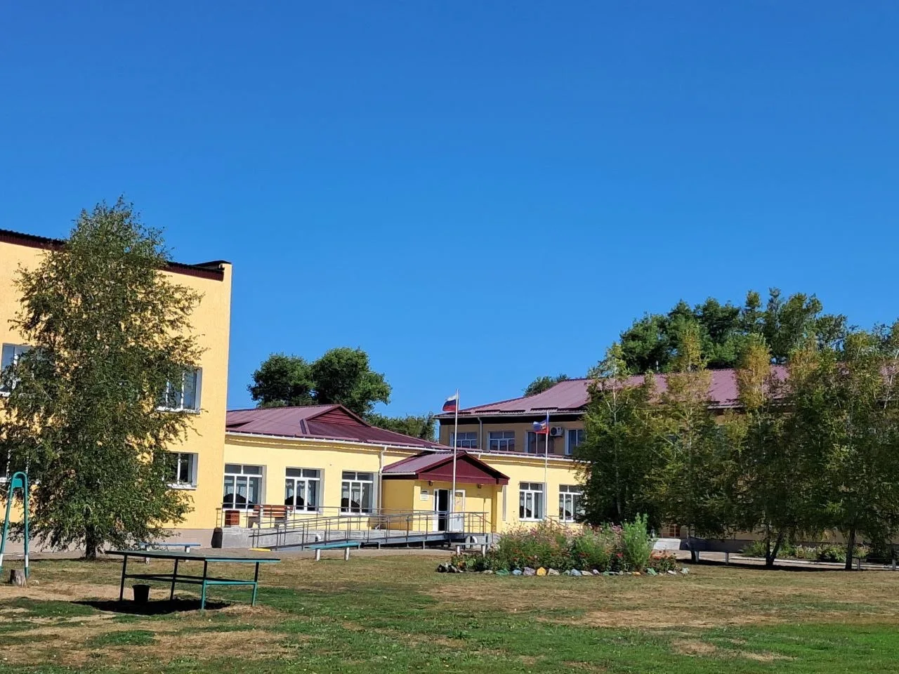 ГБОУ ЛНР "Лозно-Александровская школа №14"