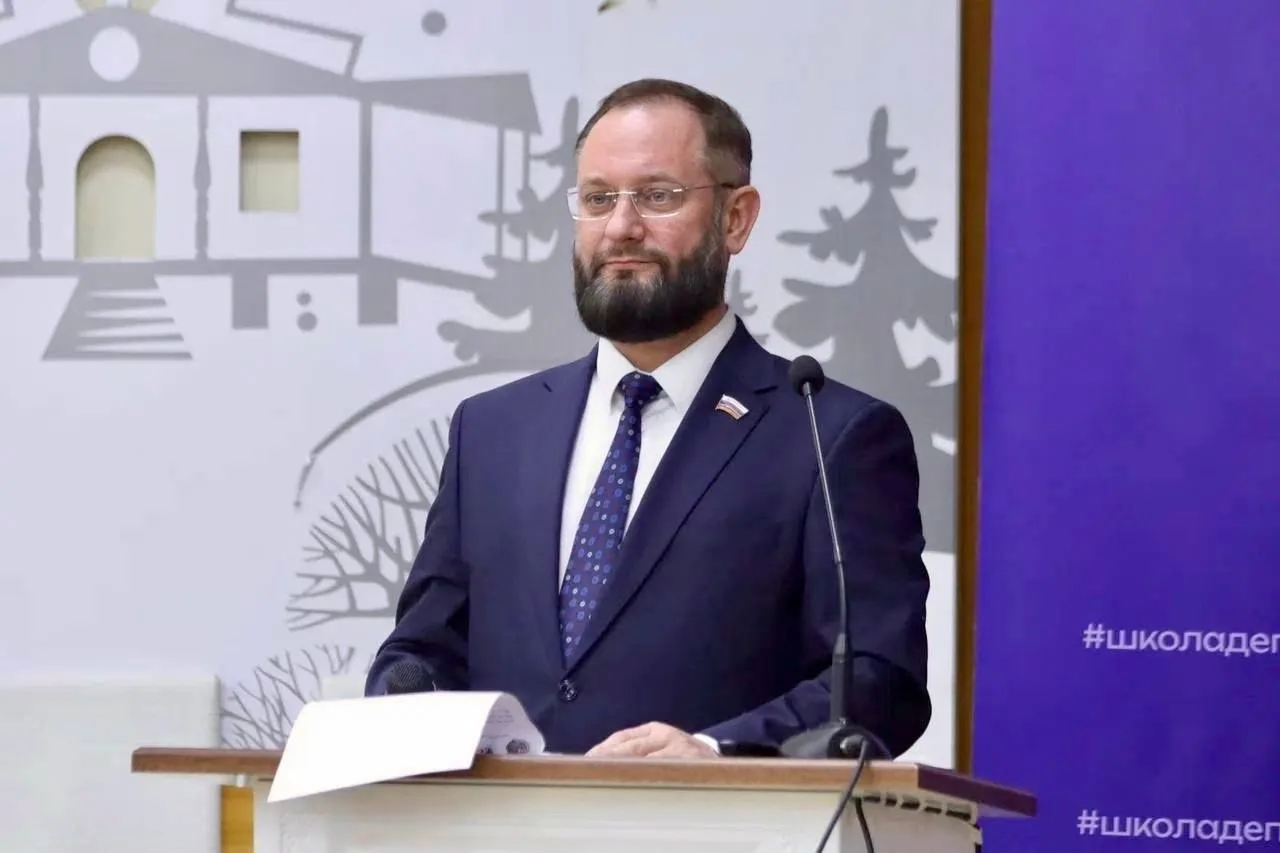 Депутат Антон ХолодоV