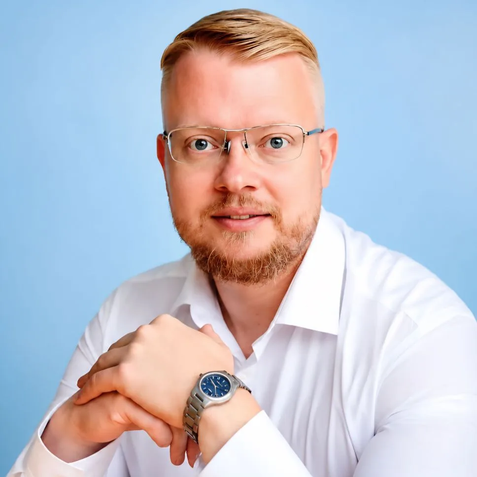 Павел Марковский — канал в мессенджере MAX