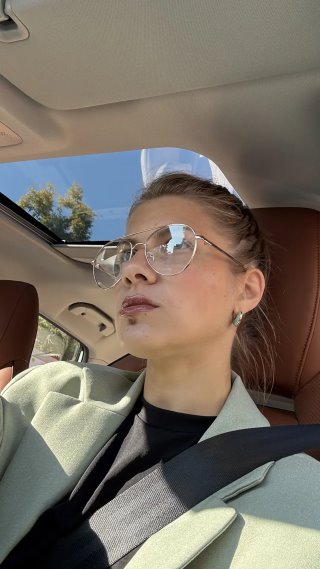 Дизайнер Шустова