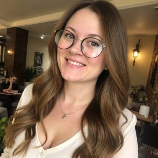 Дизайнер Минаева