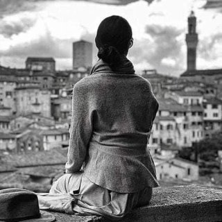 Болтая ногами на крыше