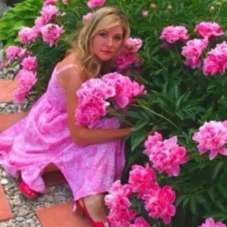 БЛОНДИНКА _В_ОГОРОДЕ