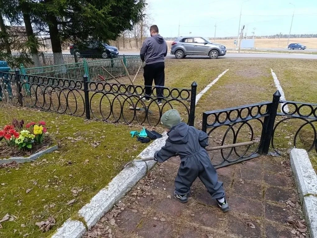 Почти сто субботников прошло в Ленобласти за первую неделю месячника по благоустройству - Почти 3000 человек во всех районах Ленобласти провели 93 субботника, они собрали и вывезли 550 кубом
