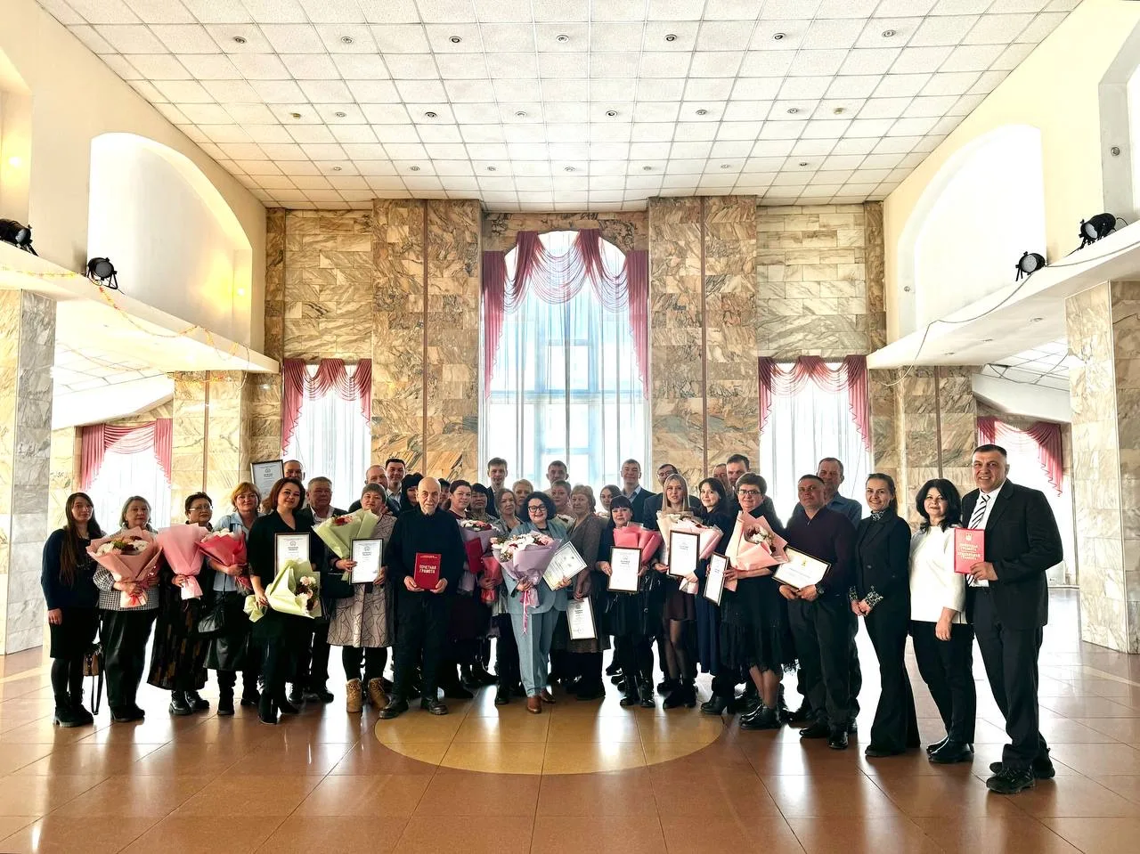 В преддверии Дня работника жилищно-коммунального хозяйства наградили сотрудников МАУ «Специализированная служба»