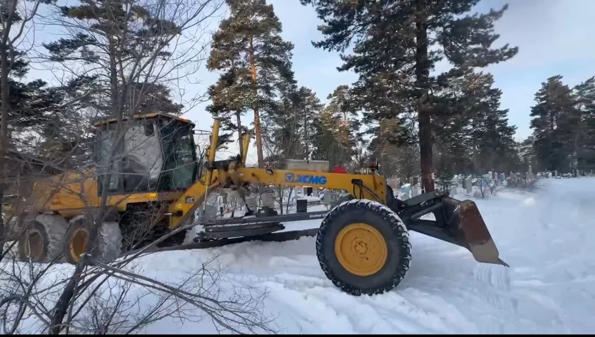 МАУ «Специализированная служба» продолжает работы по содержанию кладбищ.