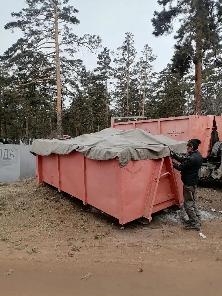 Вывоз мусора на «Центральном» кладбище