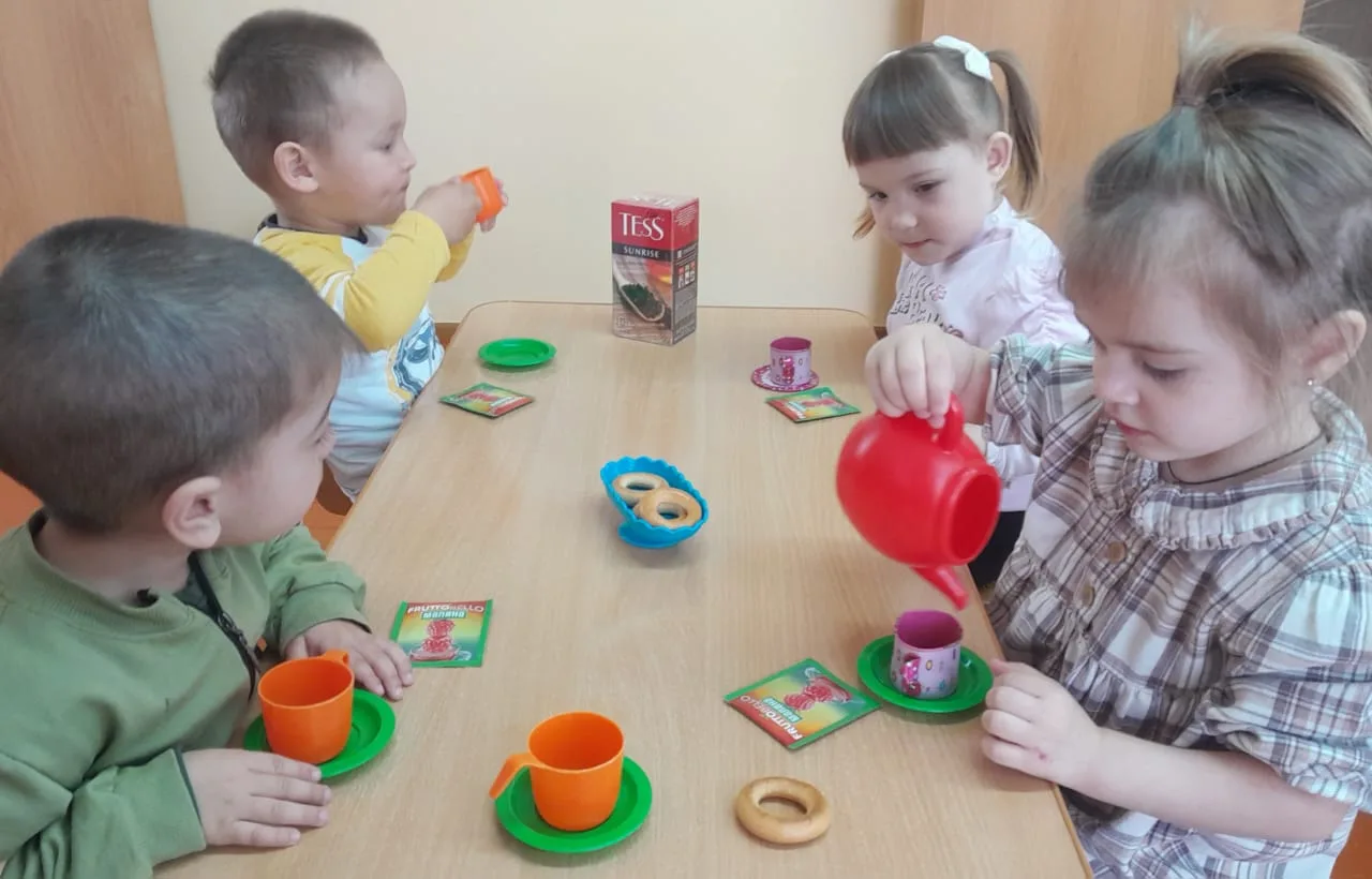 Занятие по рисованию ,,Чайный сервиз,, в  группе  ,,Солнышко,,.