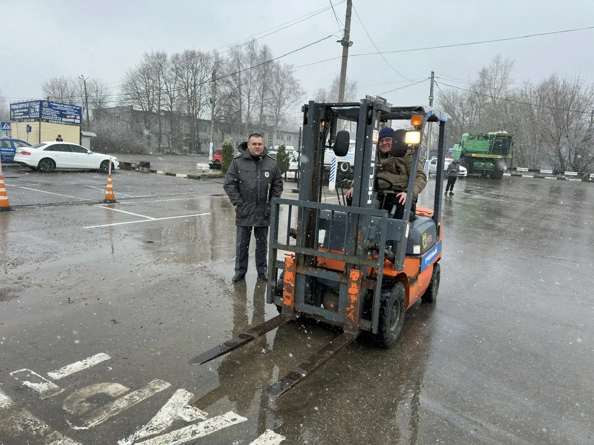 В Учебном центре № 57 города Новомосковск прошел прием экзаменов на право управления са...