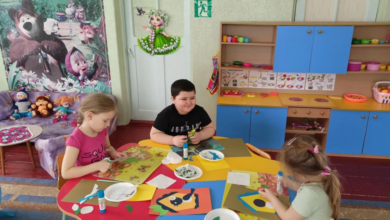 Скворец поменьше, чем ворона,