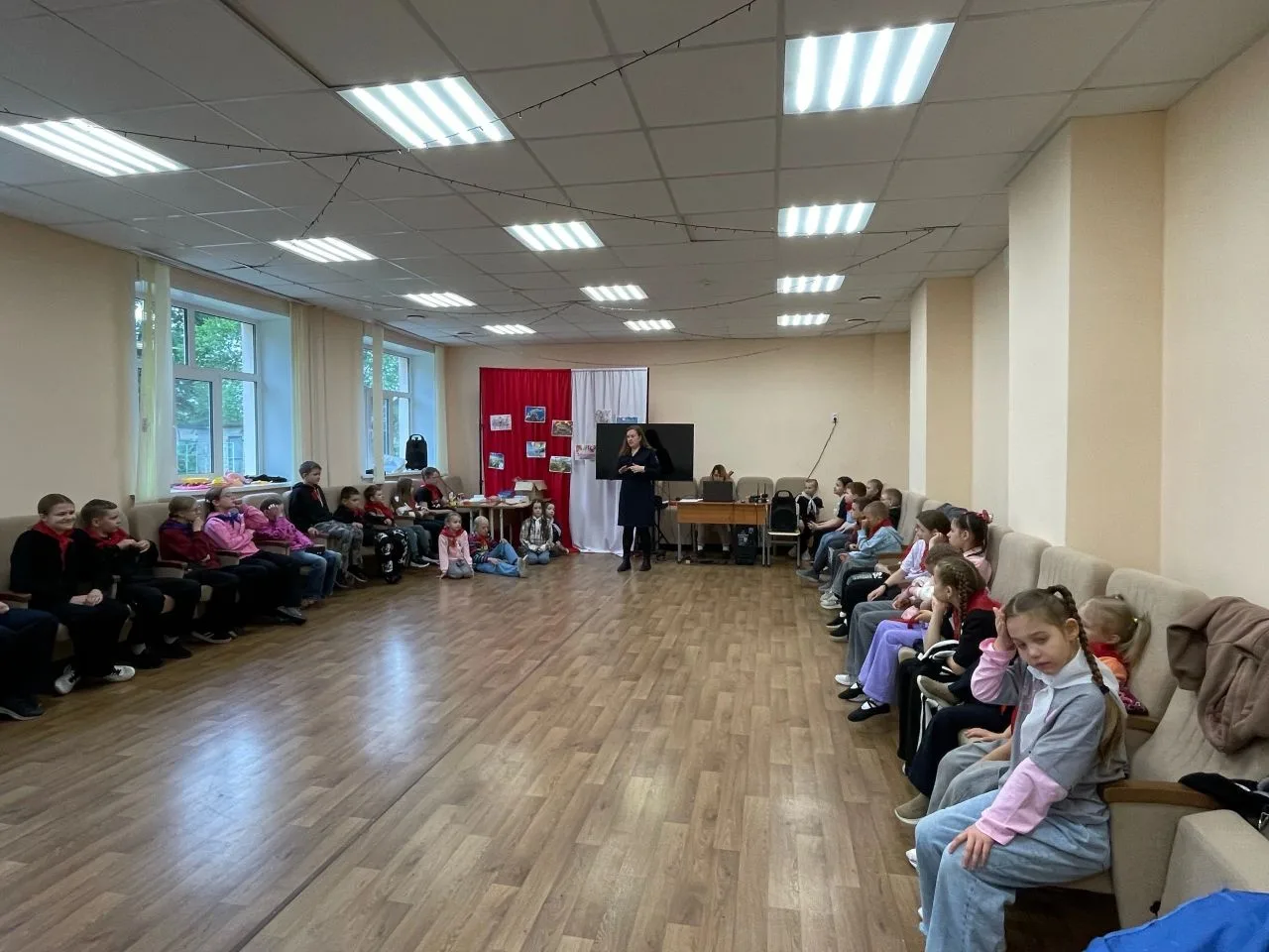 ☀️Наш второй день в лагере прошёл под знаком здоровья и безопасности! Утро началось с б...