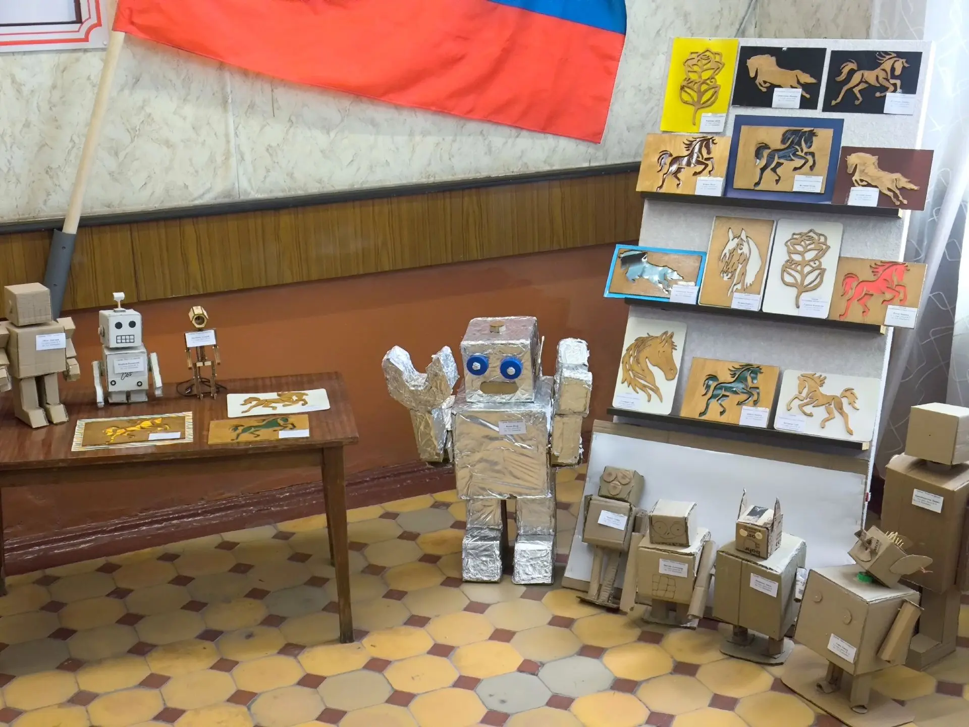 В МБОУ «МУПК Кировского района г. Донецка» прошёл творческий отчёт‑выставка студии «Руч...