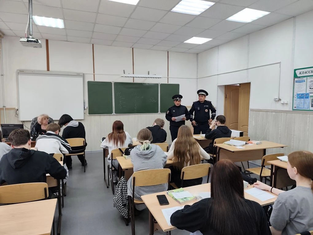 Сегодня проведена профилактическая беседа инспектором ГИБДД И.В. Гурьевым с учащимися 7...