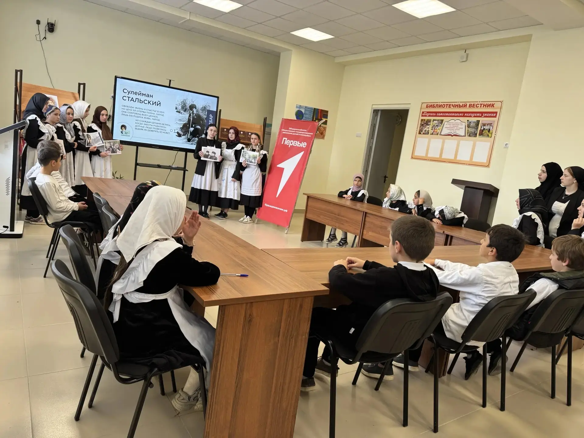 В школе торжественно отметили День рождения народного поэта Дагестана Сулеймана Стальск...