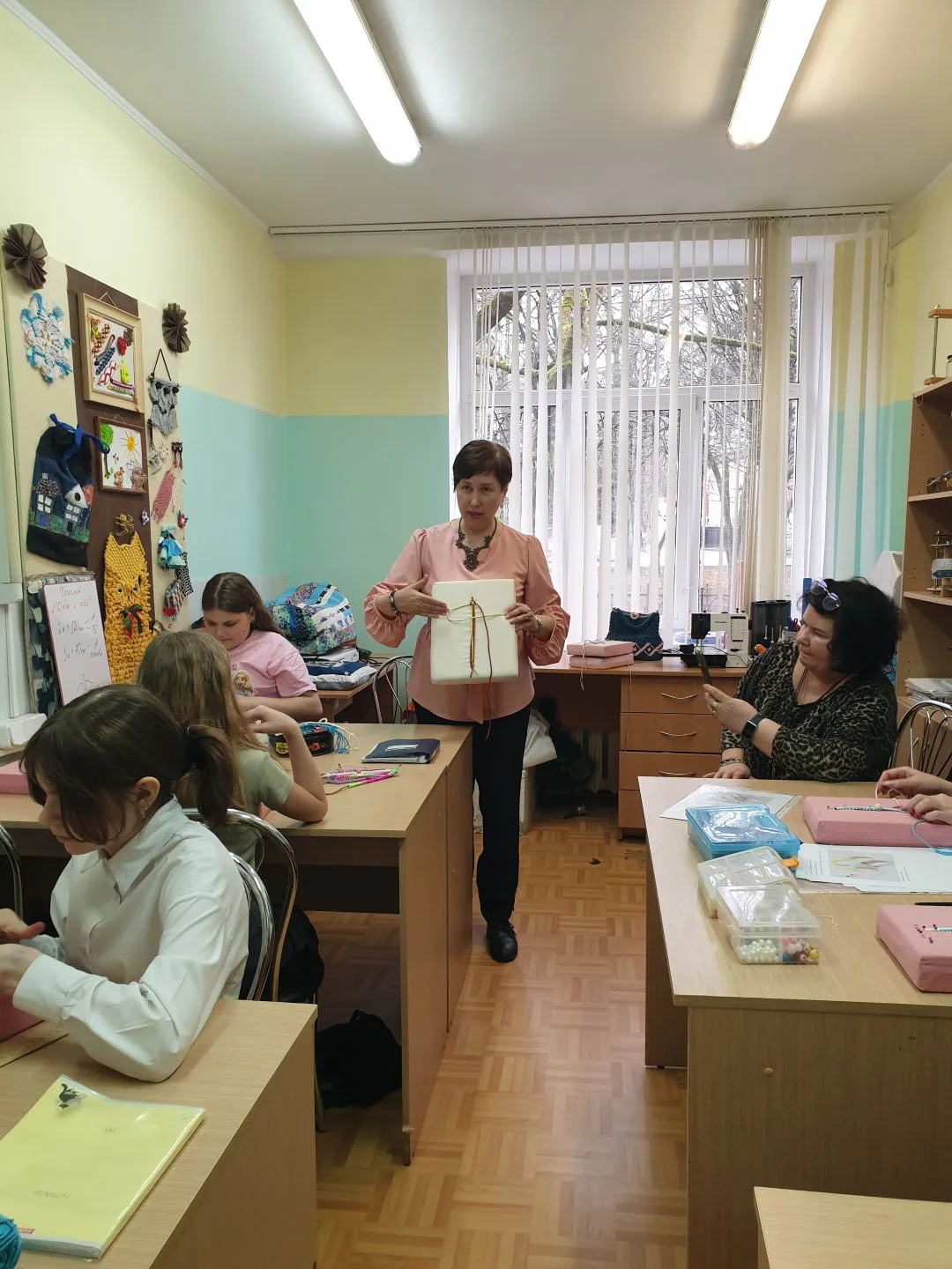 16 марта в стенах нашего Дворца прошёл педагогический мастер-класс в технике узелкового...