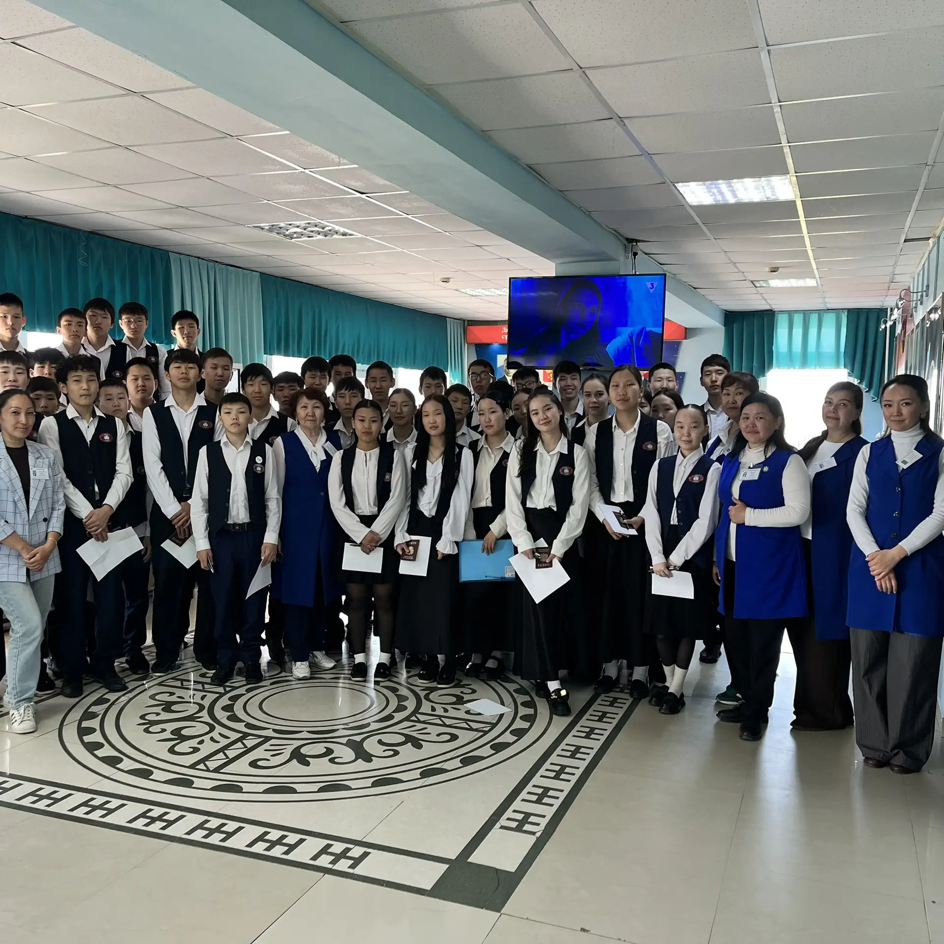 Сегодня у 9-классников начался основной этап ОГЭ-2026 с экзамена по математике. Желаем ...