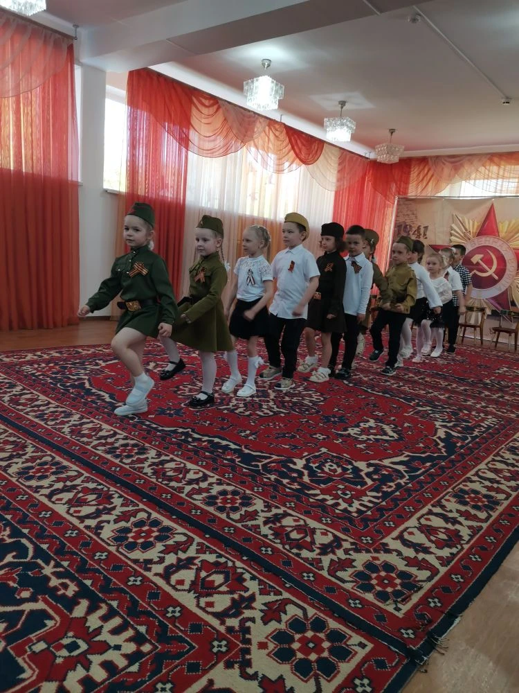 Ребята младшей группы нашего детского сада искренне благодарят детей старшей группы за ...