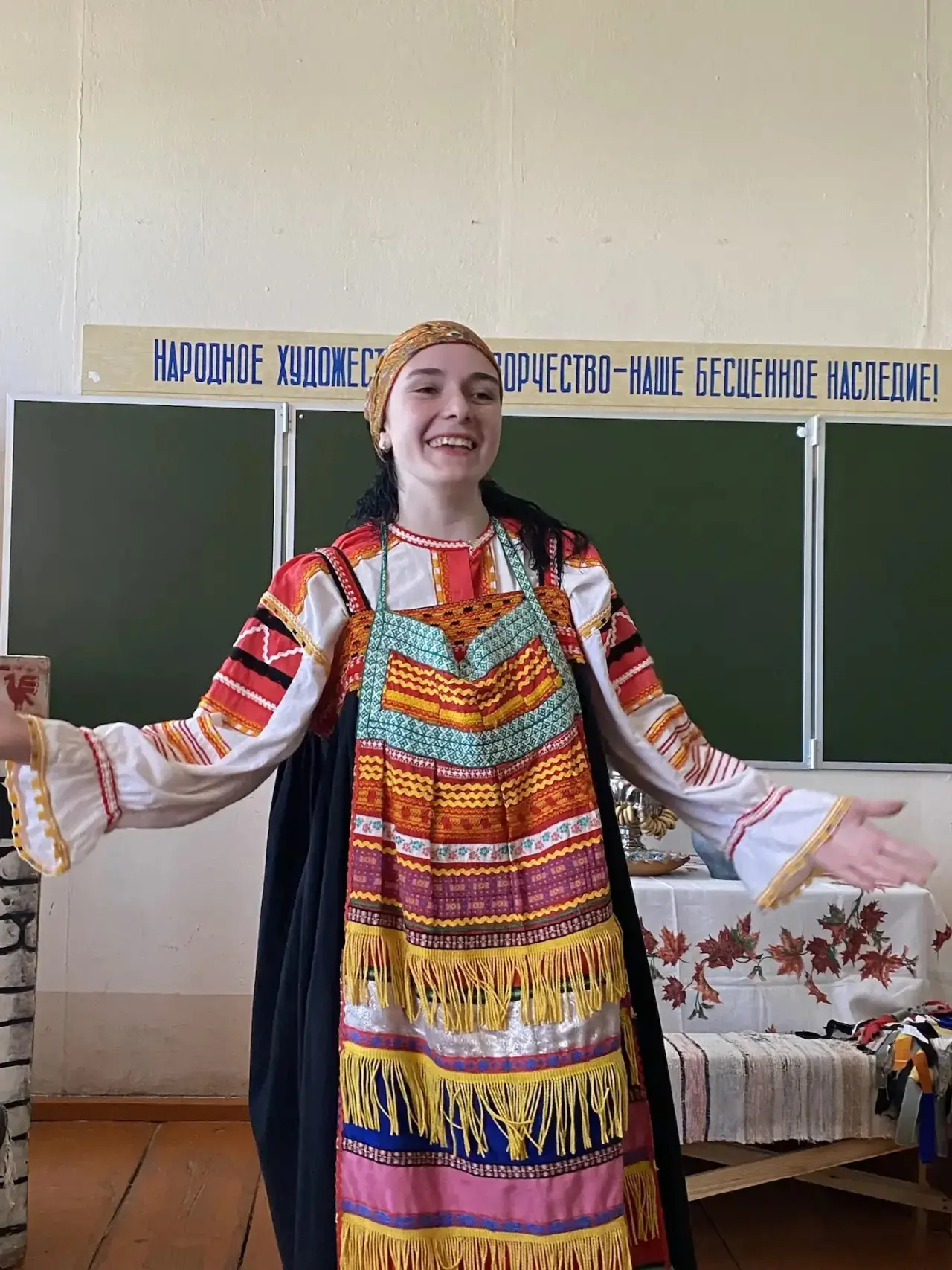 Студенты 4 СКД курса провели фольклорную программу «Не красна изба углами, а красна уме...