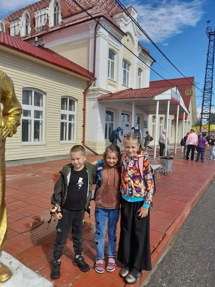По случаю окончания учебного года учащиеся 1 и 4 классов совершили незабываемую поездку...