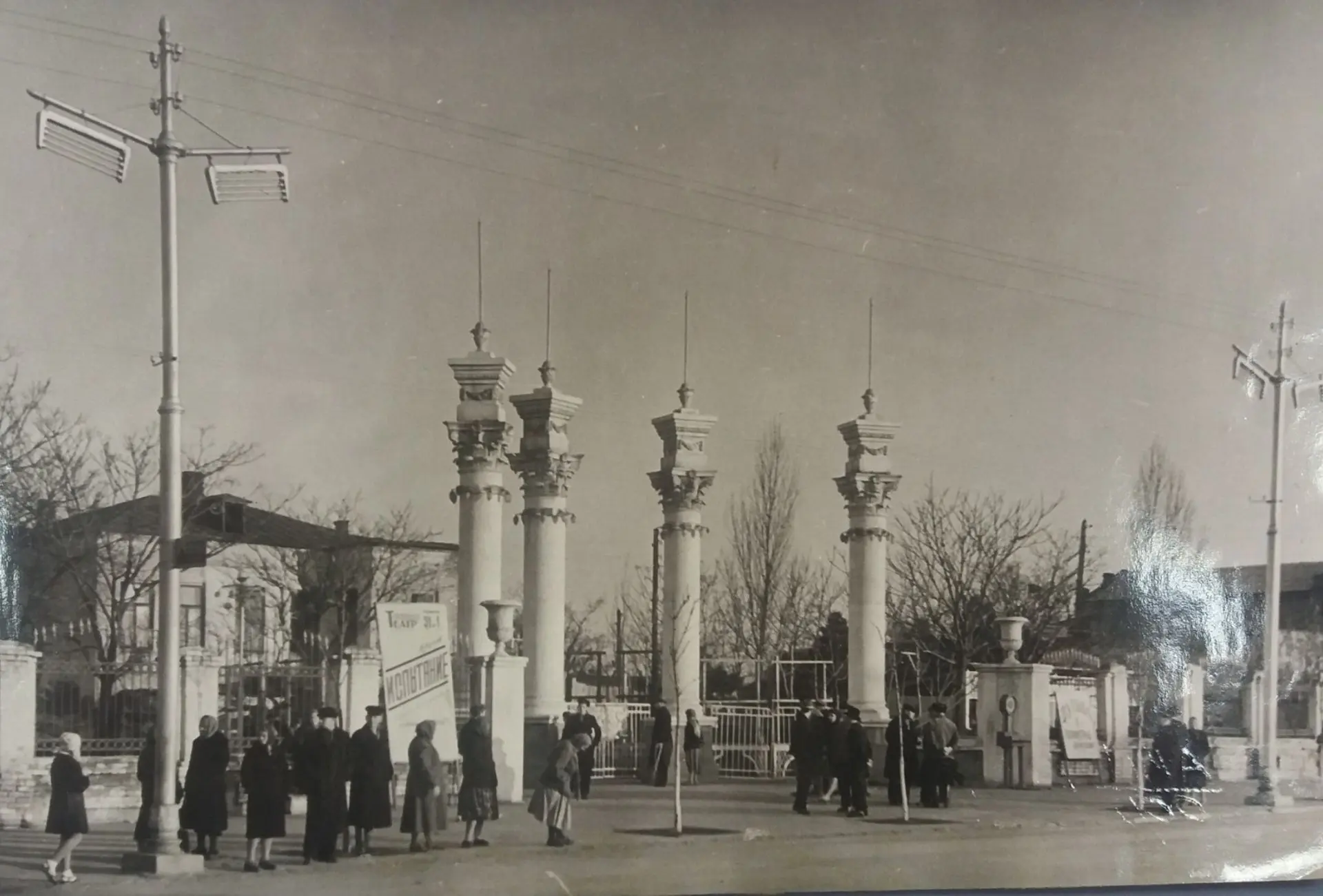 Продолжаем любимую рубрику нашего директора 📸

Сегодня — настоящий привет из прошлого. Фото из архи