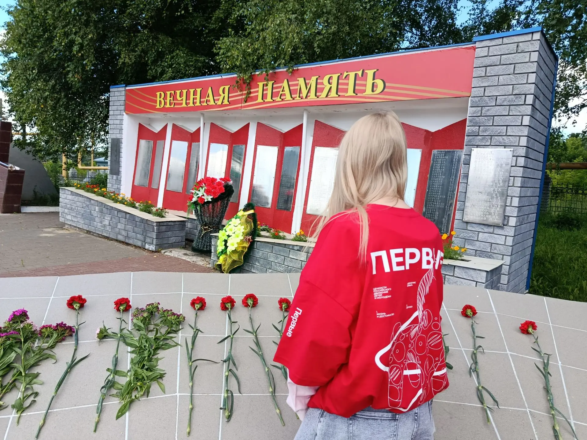 22 июня
 День памяти и скорби.

Сегодня в пришкольном лагере «Большая перемена» день начался с подня