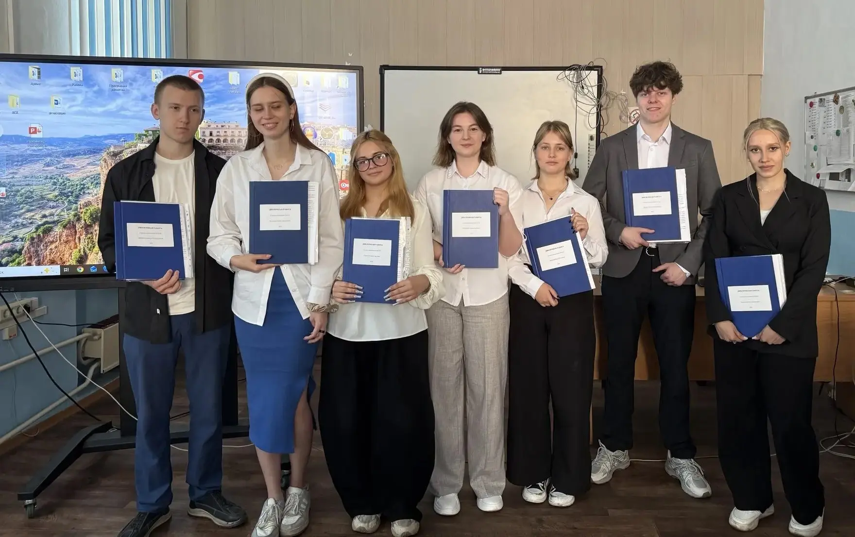 ЭКА-23. ЗАЩИТА! 

💼Волнительные дни позади — группа Эка-23 сдала демонстрационный экзамен и защит