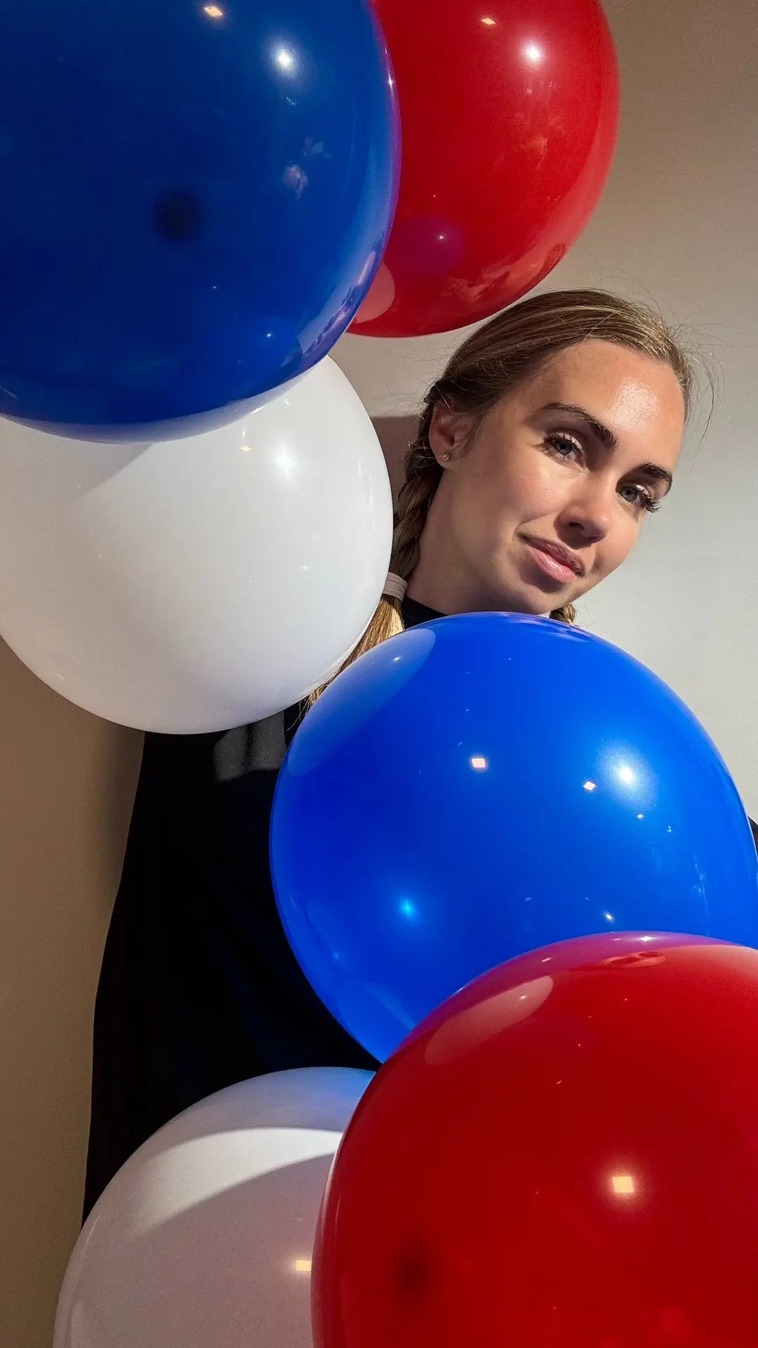 🎈🇷🇺 Оформляем Россию в цвета флага!

Друзья, уже в эту пятницу — 12 июня, День России 🎉
В нашей 