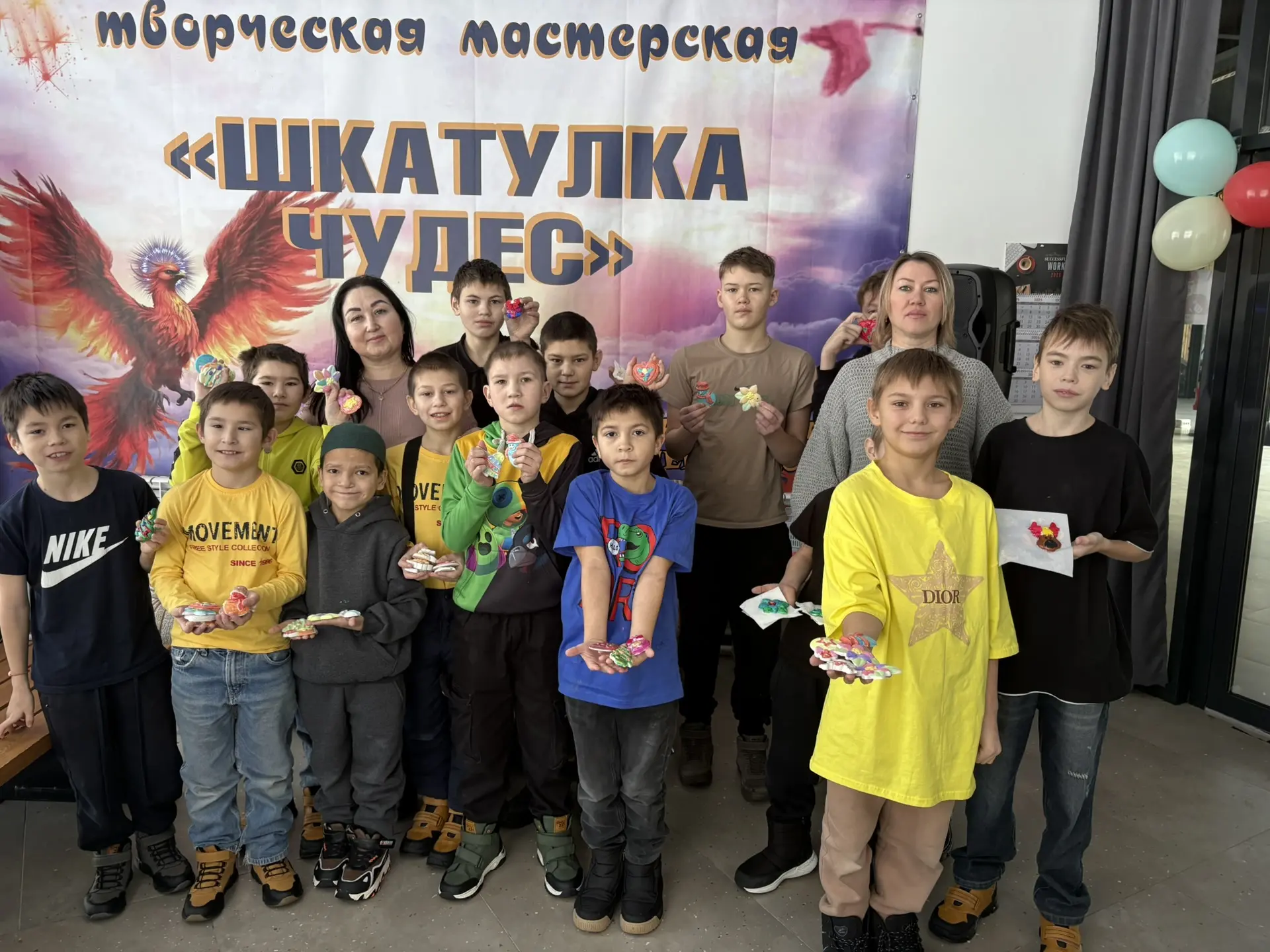 В парке "Поющие родники" прошел творческий час "Русская матрешка".
Участники часа узнали интересные 