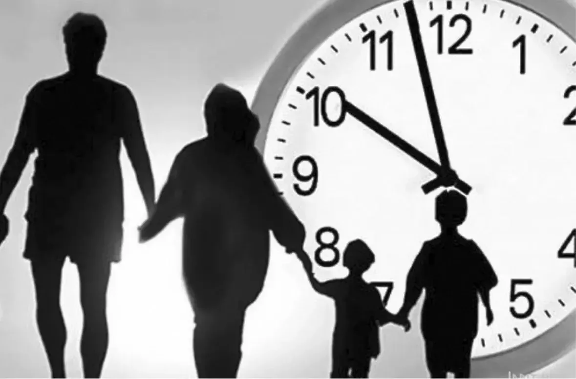 Уважаемые родители и дорогие ребята! Напоминаю, что в Санкт-Петербурге есть комендантский час для не