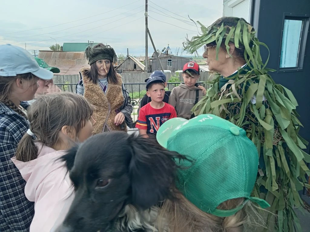 Сегодня ребята побывали в гостях в Доме Культуры.                  Баба-Яга и Леший пригласили ребят