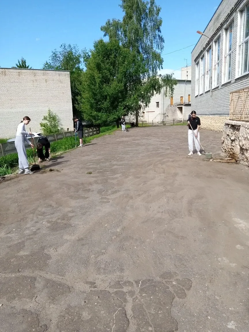С 1.06.26 в нашей школе началась пятая трудовая четверть. Это форма организации труда учащихся в пер