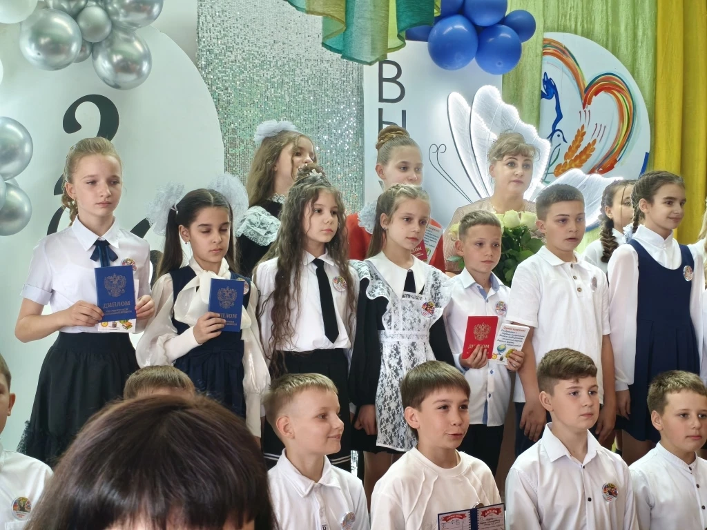 🎈Прощай, начальная школа! 🎈

Учащиеся 4 "Б" класса торжественно простились с беззаботными годами д