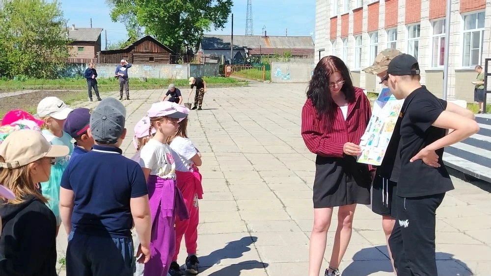 ✨Второй день в лагере прошел с активистами первичного отделения "Движение первых", которые провели с