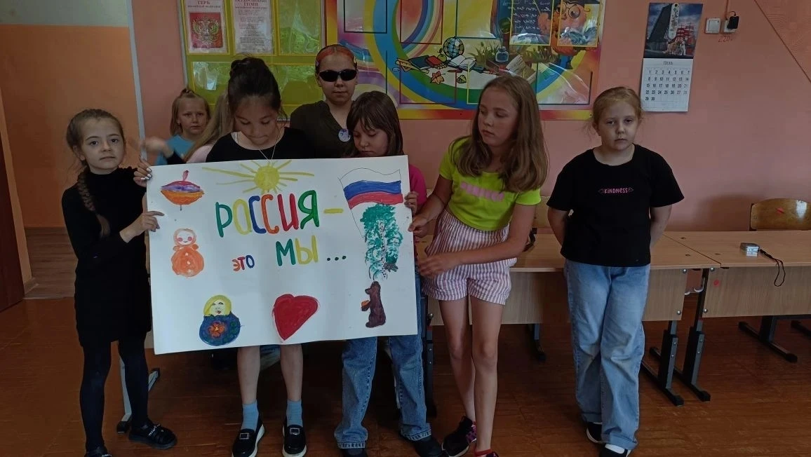 9 ДЕНЬ
🌈ЛОЛ "РаДуГа"🌈

План дня:
1. Зарядка. 
2. Линейка
3. Игра-путешествие по станциям "Я люблю 