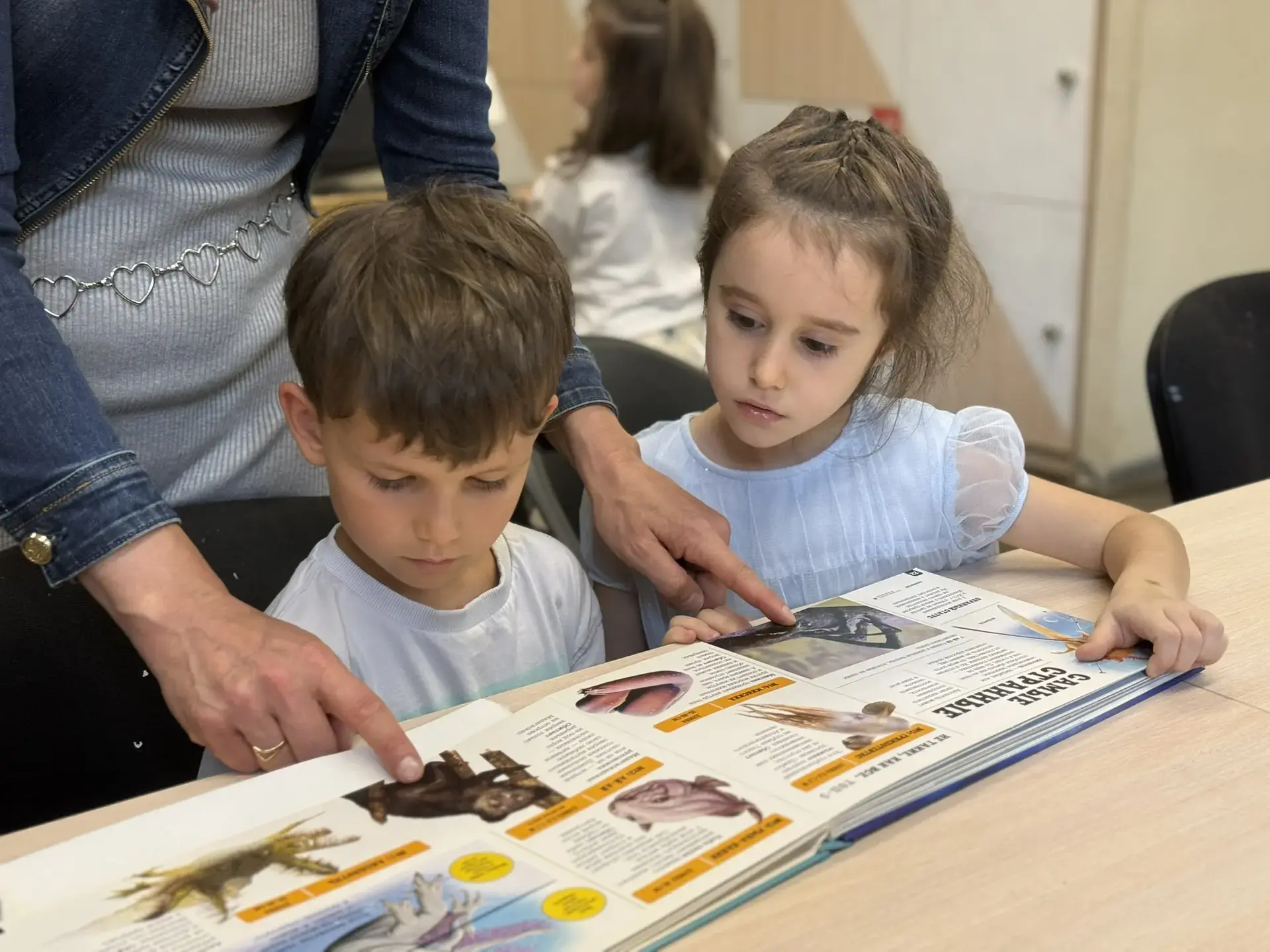 📚В Библио-Холле пришли ребята из детского сада Smile Fish.

🗣️Библиотекарь Ирина Вуколова рассказа