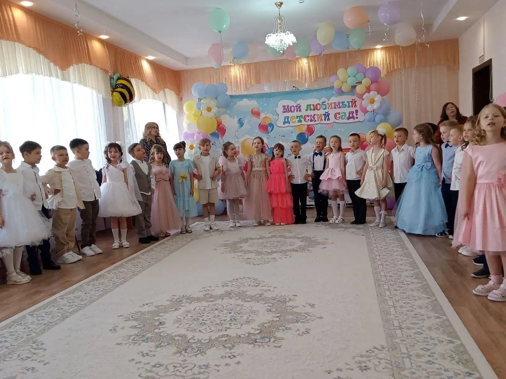 В нашем детском саду состоялись традиционные выпускные утренники для воспитанников подготовительных 