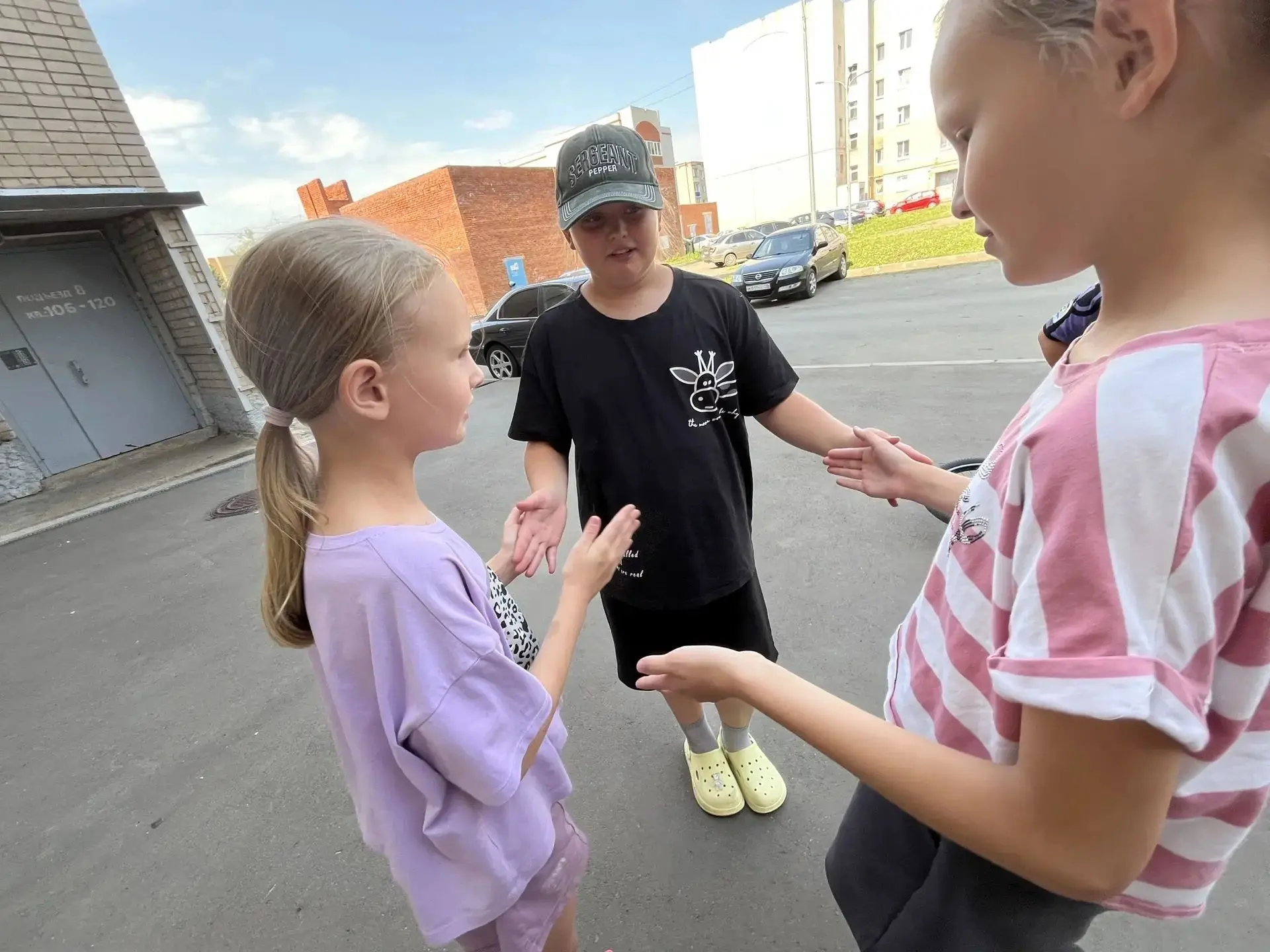 Сегодня на дворовой площадке - активный и весёлый досуг!
#ЛетовТатарстане
#МенделеевскОбразование 
#