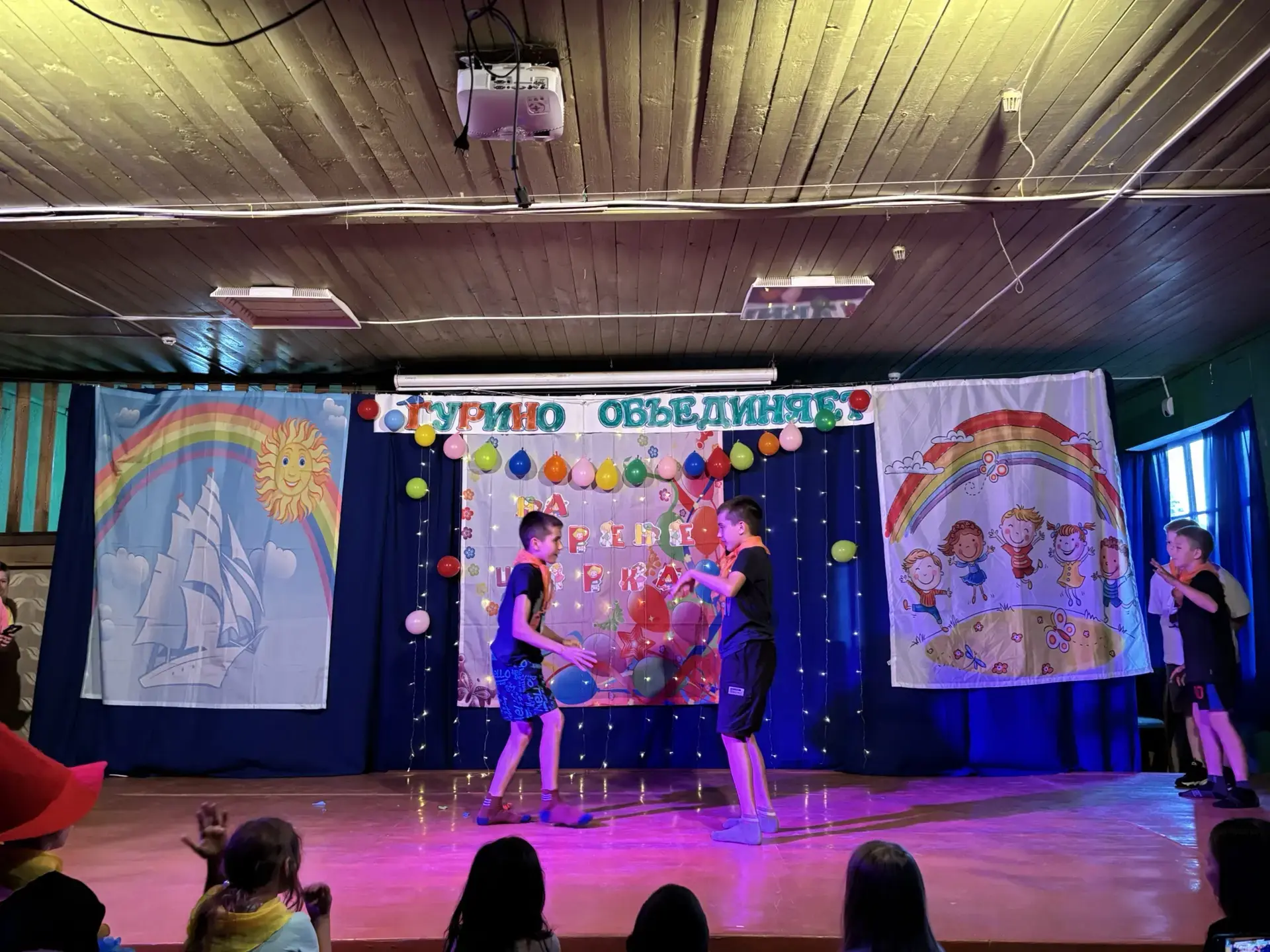 🎪 В ДЦ «Гурино» гремел настоящий цирк! Восемь республик страны Семицветии устроили яркое шоу, от ко