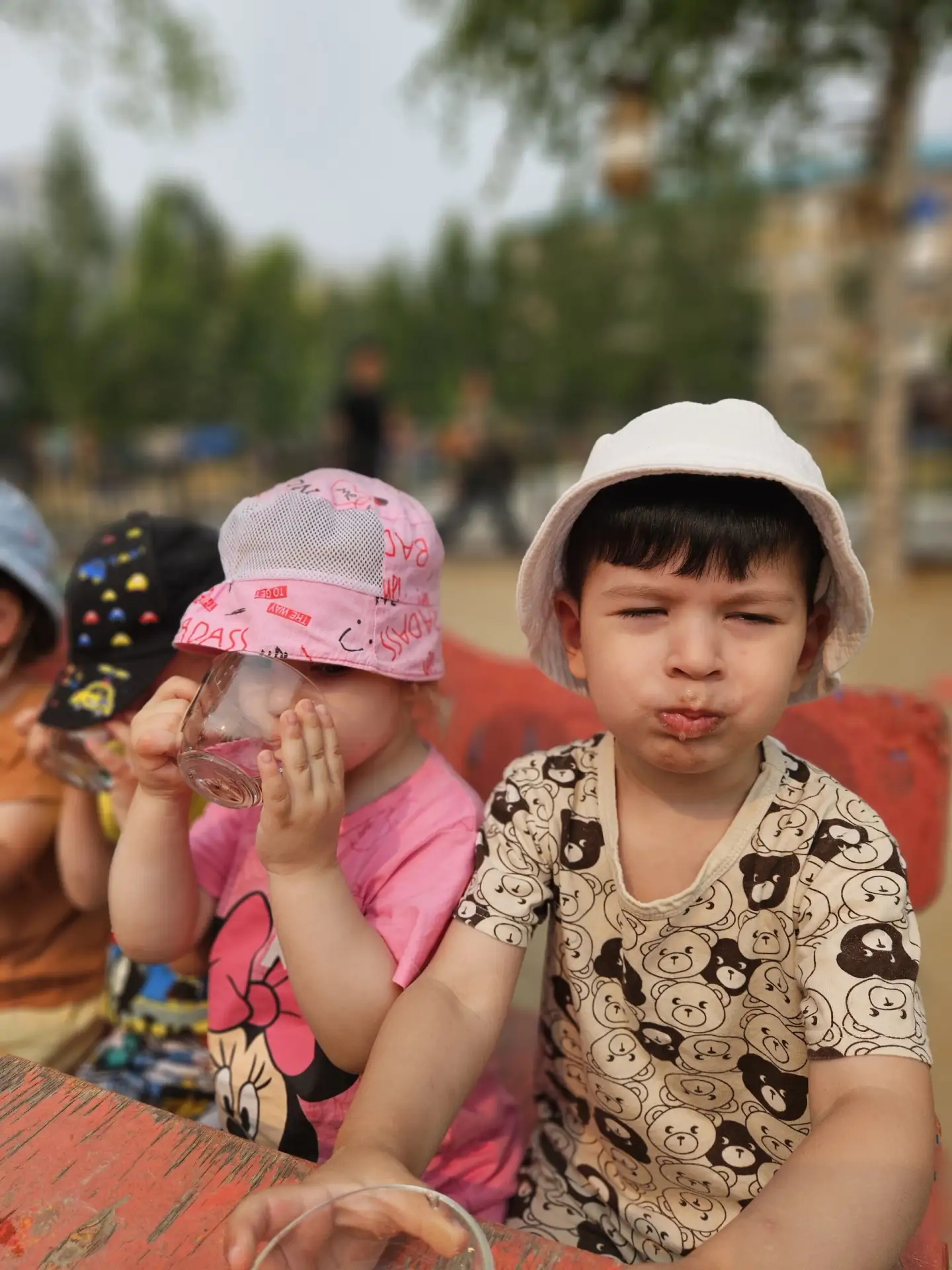 ☀Лето в самом разгаре! В такие жаркие дни особенно важно следить за тем, чтобы малыши не испытывали 