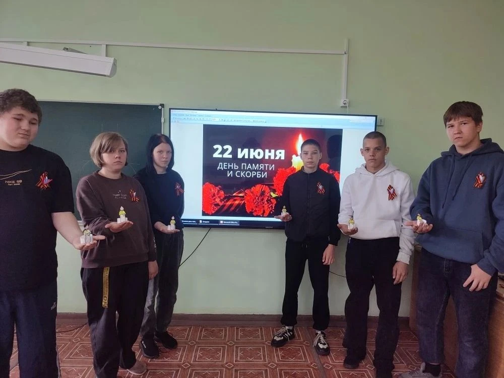 🇷🇺Бессмертный гарнизон: мужество, ставшее легендой

22 июня в нашей школе прошло памятное мероприя
